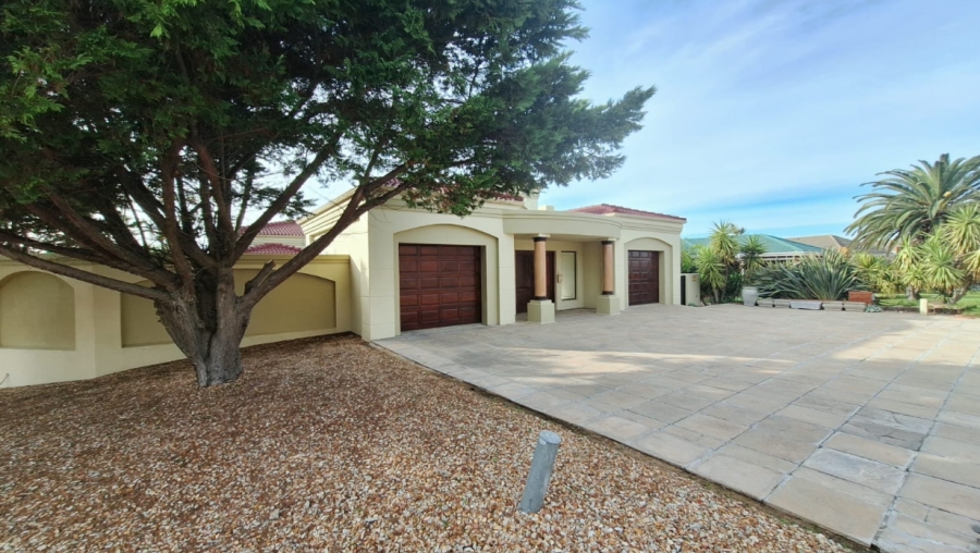 4 Bedroom Property for Sale in Stilbaai Wes Western Cape